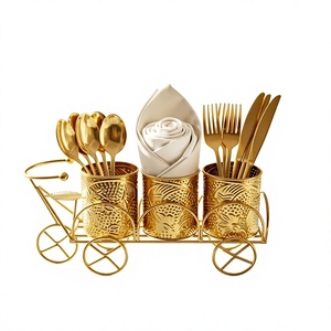 Support de rangement pour vaisselle en forme de chariot doré avec roulettes pour cuisine, élégant organisateur de couverts en métal sur pied - Product Image 1