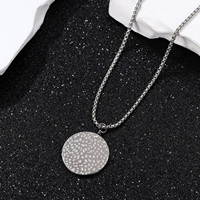 Colliers pendentifs ronds en forme de disque martelé irrégulier, collier en titane tendance