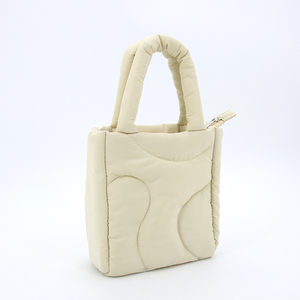 Sacs fourre-tout de <span class=keywords><strong>plage</strong></span> en nylon gonflé imperméables à <span class=keywords><strong>fermeture</strong></span> éclair personnalisés de petite taille pour femmes Kawaii de style japonais pour filles - Product Image 4