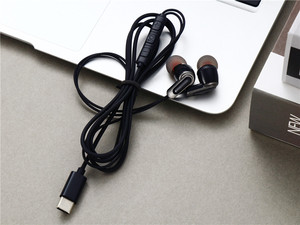 Perfecto sonido bajo auriculares micrófono volumen clave auriculares tipo <span class=keywords><strong>C</strong></span> con cable para iPhone 15 Samsung auriculares en la oreja - Product Image 4