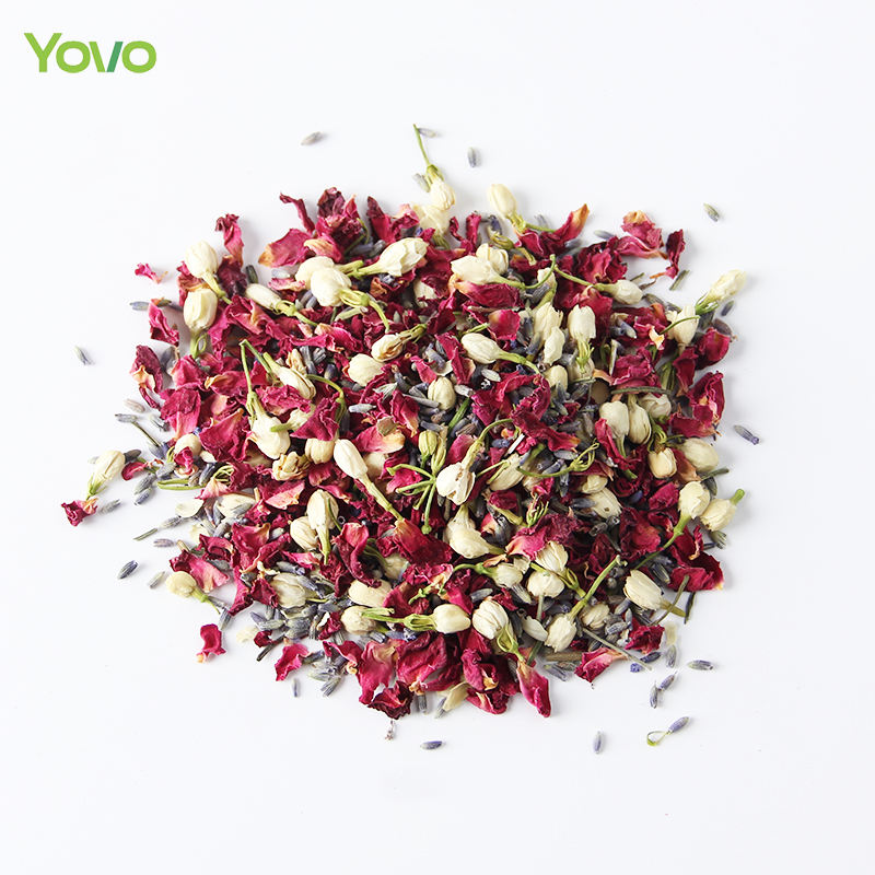 Capullos de jazmín + lavanda + pequeño pétalo de rosa