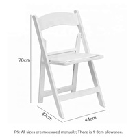 Chaises de salle à manger d'extérieur modernes pliables en résine plastique blanche pour l'école, le parc, la villa, la cour, les mariages, les banquets et les événements.