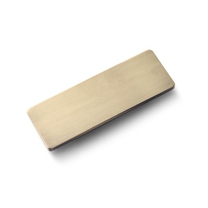 Plaque métallique réutilisable à effet brossé avec aimant, design simple, style senior - Product Image 2