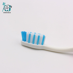 Cepillo de Dientes Manual para Adultos de Cerdas Suaves de Alta Calidad, Estilo Japonés JSM819, Caja de 288 Unidades - Product Image 5