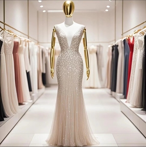 Estante de exhibición de ropa Vertical de plástico de medio maniquí con curvas marrón para la parte superior del cuerpo de las mujeres para la tienda minorista para mostrar la ropa - Product Image 4