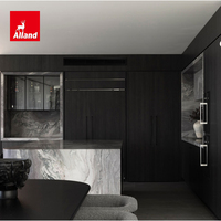 Cuisine moderne Alland Australia, placards en contreplaqué avec placage en chêne noir, villa de luxe avec réfrigérateur intégré pour armoire de cuisine