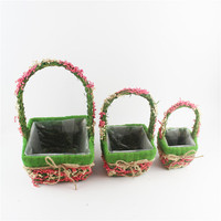 Pots de fleurs et jardinières décoratifs de conception de panier suspendu en rotin Offre Spéciale pour les plantes de jardin de balcon extérieur de maison