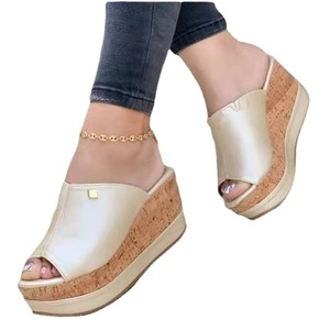 Factory Stock Women Slippers Summer Platform Wedges Mid Heels Fashion Slides Beach Outdoor Ladies Shoes - Product Image 2