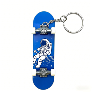 Llavero de Plástico con Logotipo Personalizado Barato, Mini Patineta de Juguete para Niños - Product Image 3