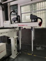 Technologie robotique sécurisée robot articulé Runma RQ1300ID-S5 pour machine de moulage par injection