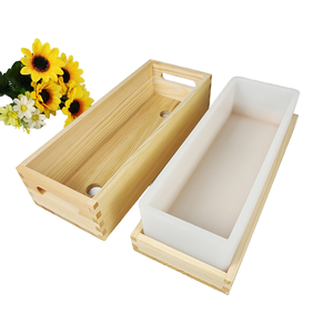 แม่พิมพ์สบู่ทำมือทรงสี่เหลี่ยมผืนผ้า DECOR N UTILITY CRAFT รุ่น Early Riser ทำจากซิลิโคน พร้อมฝาปิด เป็นมิตรกับสิ่งแวดล้อม ใช้กับเตาอบได้ ขนาดกว้าง 8 ซม. สูง 6 ซม. - Product Image 1