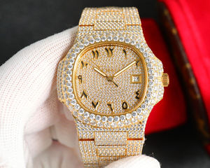 Montre de luxe incrustée de diamants de qualité supérieure Moissanite entièrement incrustée à la main montre de créateur personnalisée en gros - Product Image 1