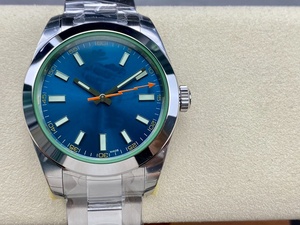 Montre automatique pour homme, sport et affaires, à succès, avec aiguilles lumineuses, cadran vert et accents éclair orange - Product Image 2