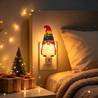 Weihnachtsdekoration Regenbogen-Zwerge Steckbare LED-Nachtlichter Kunststoff-Wandsteckdosenlampe Festliche Heimdekoration Großhandel OEM&ODM