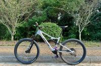 Vélo de montagne électrique Amflow PL Carbon 800Wh 48V avec une vitesse maximale de plus de 50 km/h pour la conduite en extérieur
