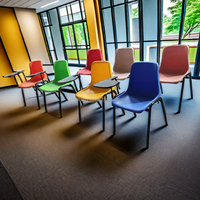 Chaises de conférence, de formation et d'école en plastique empilables modernes et bon marché en gros avec tablette d'écriture