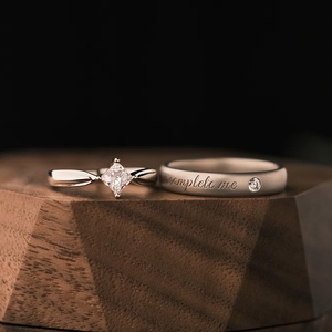 Anello di Fidanzamento di Lusso su Misura in Oro Massiccio 18K con Diamante Coltivato in Laboratorio - Set di Gioielli <span class=keywords><strong>Artigianali</strong></span> Colore D Purezza VVS - Product Image 2