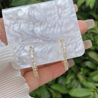 Boucles d'oreilles à la mode en zircon plaqué or 18 carats dans divers styles pour un usage quotidien, des cadeaux élégants et rétro