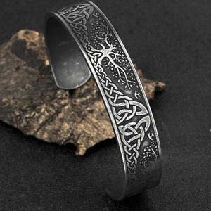 Bracelet nordique rétro en acier inoxydable pour hommes, design arbre de vie, finition vieillie, bijoux cadeau - Product Image 2