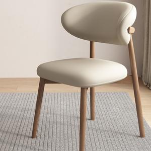 Chaise de salle à manger rembourrée de style scandinave, structure en bois massif, design moderne, pour salle à manger, usage adulte - Product Image 4