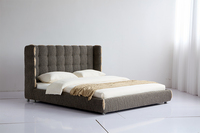 Lit rembourré de luxe de designer, lit moderne incurvé et moelleux, cadre de lit en tissu personnalisé