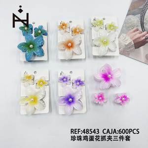 Pince à cheveux Angelina Pearl Frangipani, lot de 3, design floral en résine, pour femmes et filles, usage quotidien, 12 cm - Product Image 3