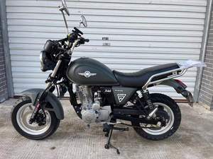 <span class=keywords><strong>Moto</strong></span> de rue de <span class=keywords><strong>petite</strong></span> <span class=keywords><strong>taille</strong></span> <span class=keywords><strong>125cc</strong></span> : monocylindre, qualité fiable, conduite puissante et confortable - Product Image 1