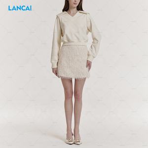 Custom 320Gsm Mujeres Algodón Mezclado Pullover Premium Marinero Cuello Gama Manga Elegante Recortada Sudaderas Beige - Product Image 4