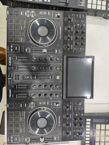 Contrôleur tout-en-un <span class=keywords><strong>Denon</strong></span> Prime4+ P4 d'occasion avec lecteur de disque flash USB 4 canaux, contrôleur de <span class=keywords><strong>platine</strong></span> DJ numérique et logiciel Serato - Product Image 2