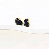 Vente en gros directe d'usine, boucles d'oreilles en acier inoxydable plaqué or 14K PVD, coquille noire, bijoux tendance, cadeau pour femmes, hypoallergéniques