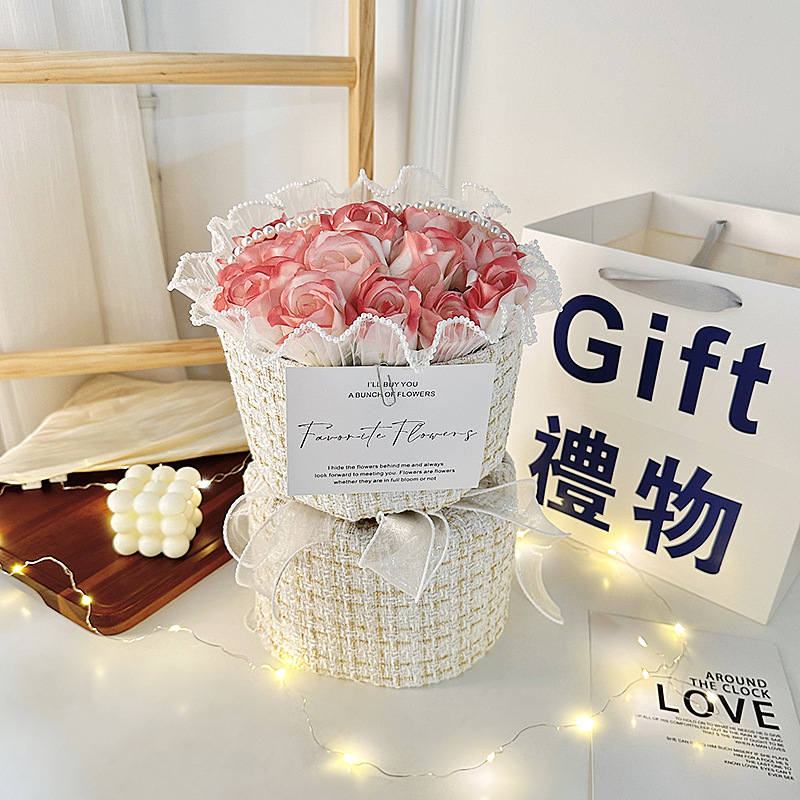 19 lips with red color + gift bag + lamp
