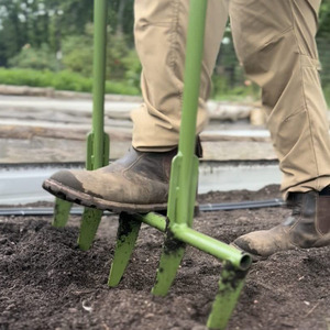 JH-Mech Mindful Farm Lawn Ergonómico Ligero 5 dientes Aflojar Suelo Excavación Verde Acero al carbono Horquilla ancha - Product Image 2