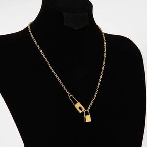 Collier Pendentif Cadenas Plaqué Or 18K PVD Style Romantique Bijoux de Mode pour Femme en Acier Inoxydable Vente en Gros - Product Image 3