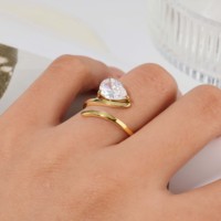 Bague élégante à double couche torsadée avec zircon en forme de larme, plaquée or 18 carats, en acier inoxydable, bague de déclaration de luxe légère pour femmes