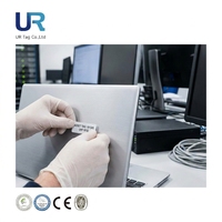 Étiquette RFID UHF flexible anti-métal 50x15mm 860-960MHz avec code QR, étanche/résistante aux intempéries pour les secteurs de la santé et des affaires