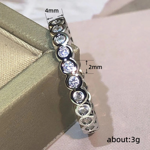 Anello Minimalista Rotondo alla Moda, Design Elegante e Semplice, Accessorio Impilabile per Uso Quotidiano da Donna, Stile Moderno - Product Image 5