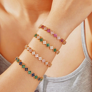 Bracciale all'ingrosso con quadrifoglio e zirconi, gioielli a catena con fiori multicolori placcati oro in rame per donna - Product Image 6