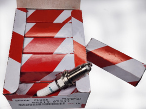 Bugi bạch kim chất lượng cao cho PRIUS 90919-01287 90919-01289 90919-01265 90919-01249 90919-01230 90919-01221 9091901220 - Product Image 2