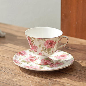 Ensemble de tasses à café rétro en céramique vintage européennes avec soucoupes Grande tasse à thé avec bord doré pour la maison pour restaurant français Bar - Product Image 6
