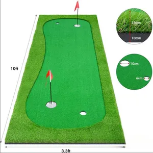 Grande pratica professionale di golf mettendo tappetino verde per interni ed esterni