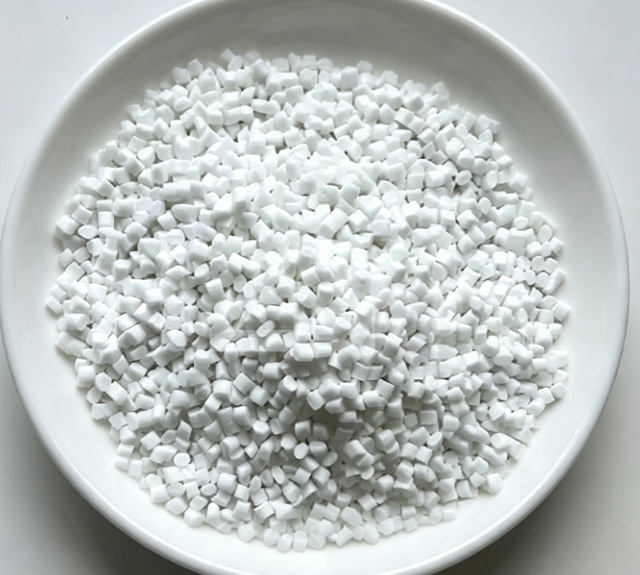 White and Uniform Synthetic Resin and Plastics Particles Without Black Spots Impurities or Burnt Particles PET 302