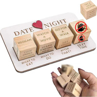 Jeu de Dés Hexagonaux en Bois de Teck Personnalisé pour Couples pour Soirée Romantique et Divertissement