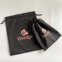 Sac de rangement de cadeau en soie de luxe avec logo imprimé personnalisé sacs d'emballage pour perruque en satin avec cordon de serrage pour sous-vêtements femmes casquettes de baseball chapeaux