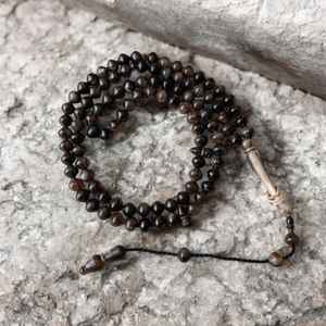 Cuentas de cuerno de búfalo hechas a mano, Tasbih, cuentas de oración artesanales naturales diseñadas para meditación, reflexión y espiritualidad consciente. - Product Image 3