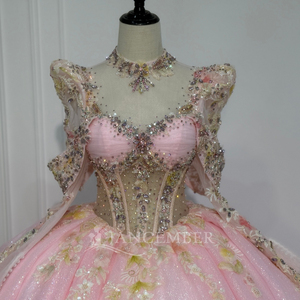 XS278 Hermoso Vestido de Noche Rosa Hada con Mangas Largas y Cola para Quinceañeras - Product Image 5
