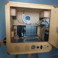 Photomaton vintage en bois avec écran tactile 15,6 pouces, anneau lumineux LED, hauteur réglable pour location de mariage, fête ou célébration
