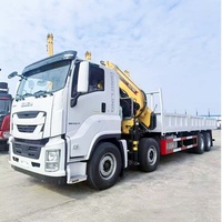 Grue montée sur camion Isuzu 8x4, moteur XC MG, 28 tonnes, flèche pliante à 8 sections, transmission manuelle rapide à 12 vitesses, haute capacité de charge