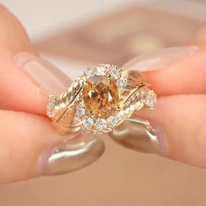Anello con Cristallo Giallo a Forma di Piuma in Rilievo per Donne, Accessorio Elegante Vintage per Uso Quotidiano - Product Image 2