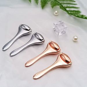 Rouleau de massage facial portable pour le soin de la peau, rouleau facial rafraîchissant pour aider à réduire les gonflements, à raffermir et à soulager la fatigue - Product Image 6