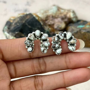 Pendientes de Plata de Ley Hechos a Mano con Caballo Salvaje y Magnesita, Joyería Artesanal Única para Mujer, Regalo - Product Image 1